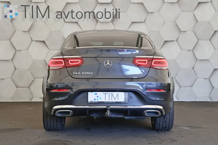 mercedes-benz glc coupe 220d 4-matic 9g-tronic amg line cockpit - slika 6