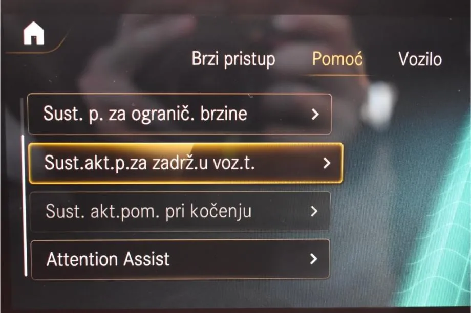 mercedes gla 180d 2.0 automatik business -f1,dab,kamera -novi model - slika 18
