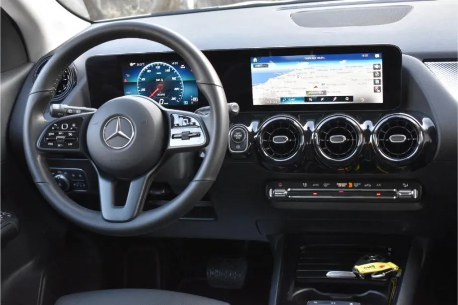 mercedes gla 180d 2.0 automatik business -f1,dab,kamera -novi model - slika 11