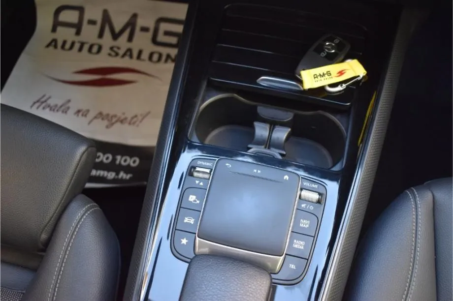 mercedes gla 180d 2.0 automatik business -f1,dab,kamera -novi model - slika 20