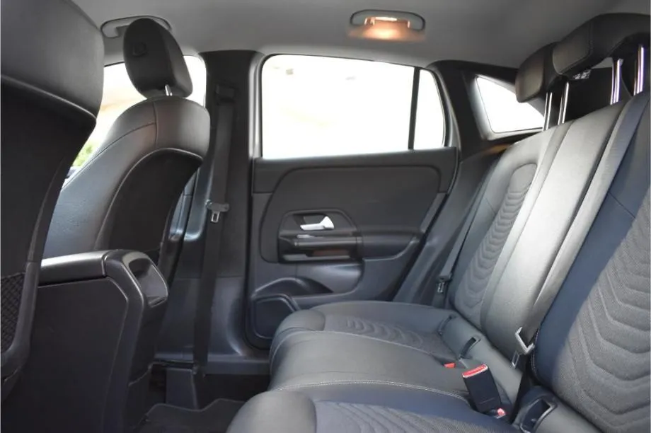 mercedes gla 180d 2.0 automatik business -f1,dab,kamera -novi model - slika 14