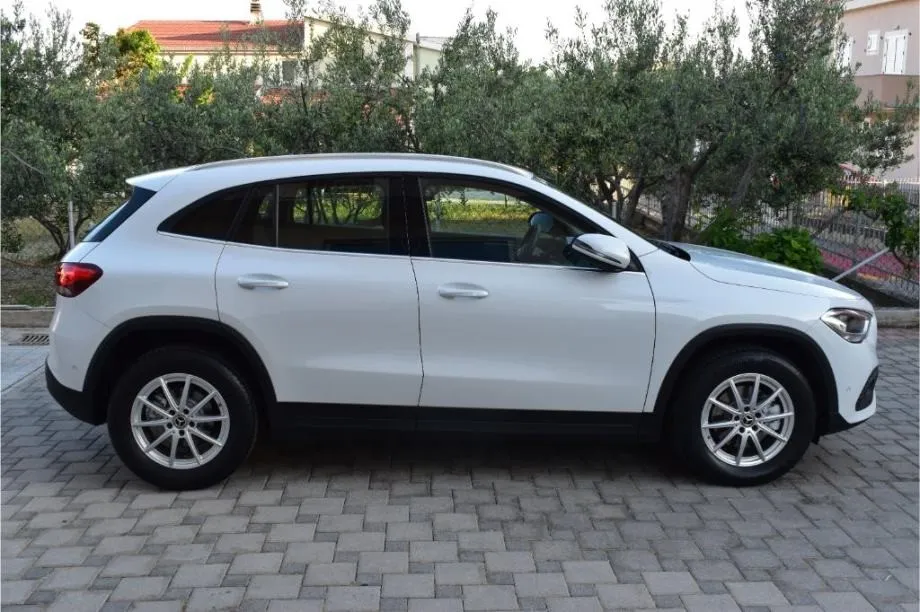 mercedes gla 180d 2.0 automatik business -f1,dab,kamera -novi model - slika 5