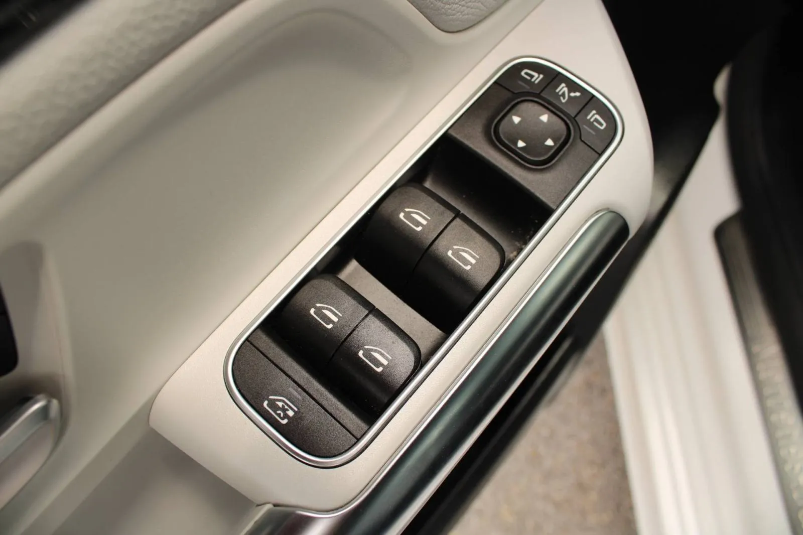 mercedes-benz klasa b 180d amg automatik *led, navigacija, kamera* - slika 13