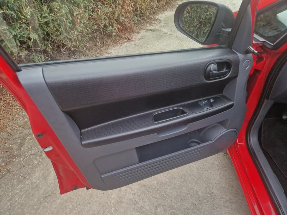 mitsubishi colt 1.1 clartec invite klima - slika 6