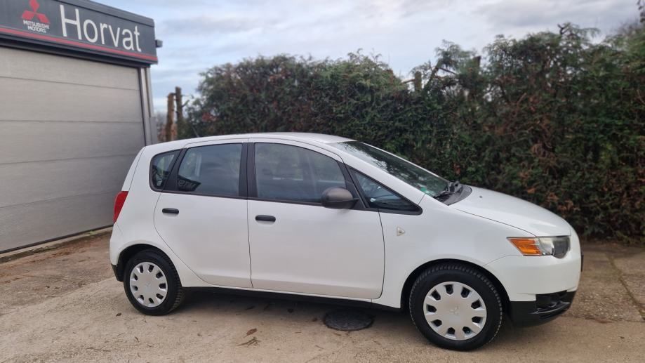 mitsubishi colt 1,3prilika samo 87 tkm pocinčan bez hrđe kartice 36 mj - slika 2