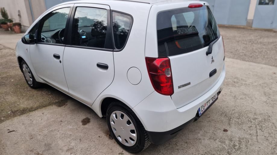 mitsubishi colt 1,3prilika samo 87 tkm pocinčan bez hrđe kartice 36 mj - slika 3