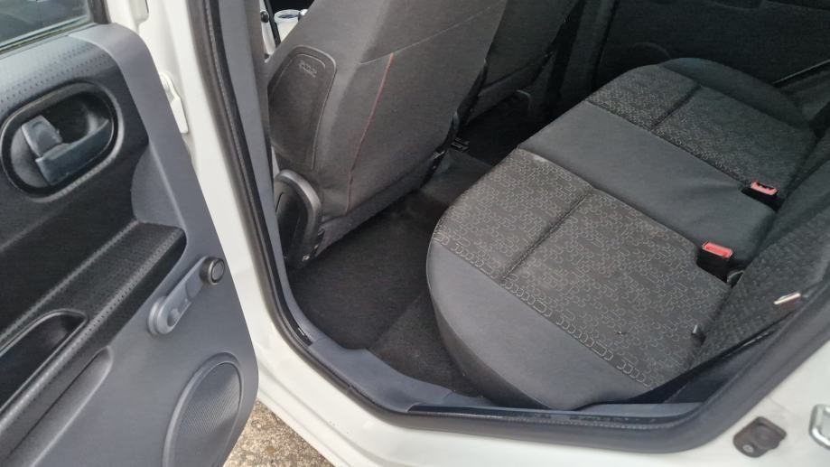 mitsubishi colt 1,3prilika samo 87 tkm pocinčan bez hrđe kartice 36 mj - slika 6
