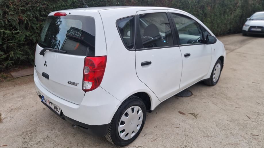 mitsubishi colt 1,3prilika samo 87 tkm pocinčan bez hrđe kartice 36 mj - slika 8