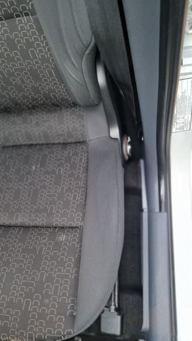 mitsubishi colt 1,3prilika samo 87 tkm pocinčan bez hrđe kartice 36 mj - slika 9