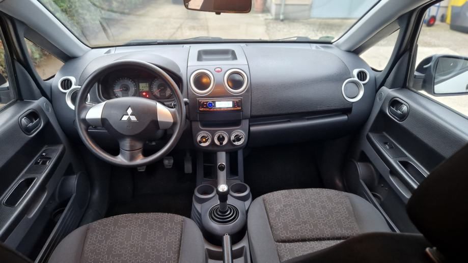 mitsubishi colt 1,3prilika samo 87 tkm pocinčan bez hrđe kartice 36 mj - slika 13