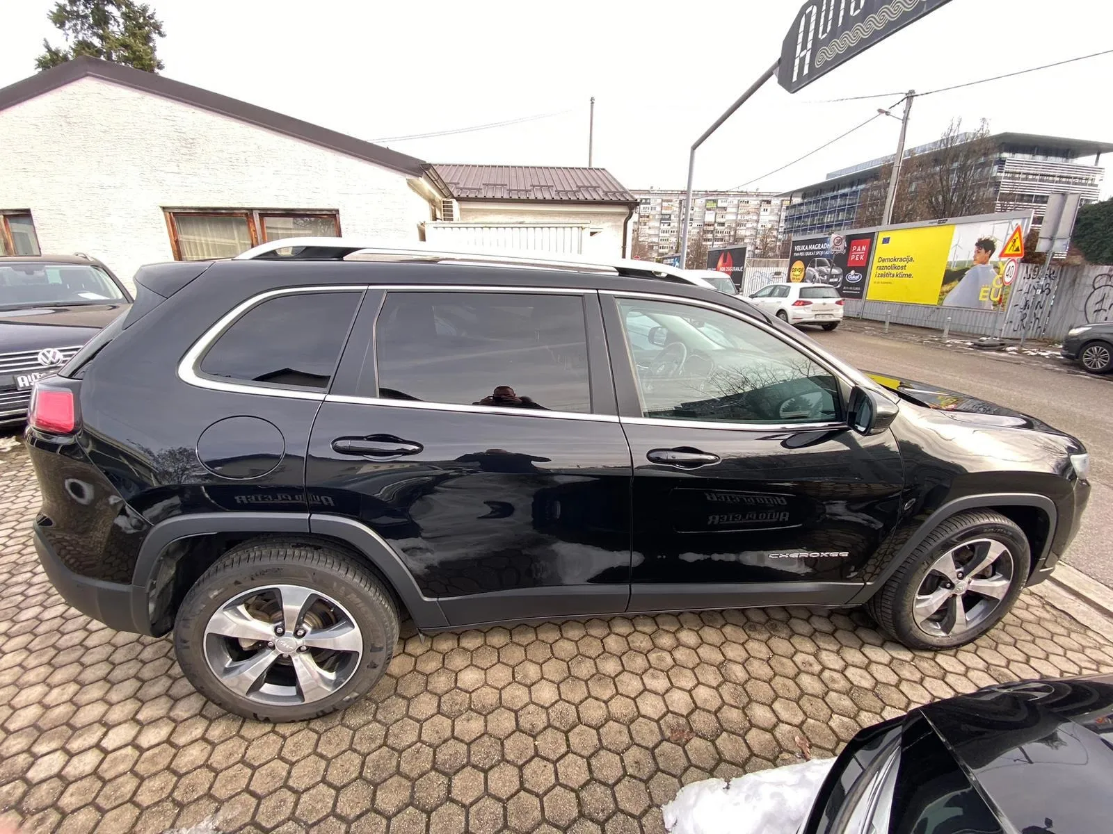 jeep cherokee 2,2 automatik limited 4x4, navi, kamera, 4x garancija!!! - slika 4