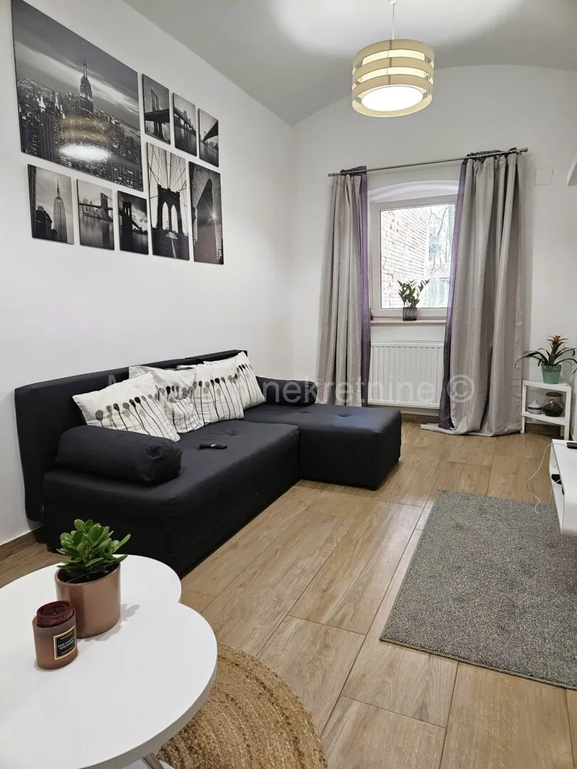 Centar, Palmotićeva, lijep 2 soban stan s izlazom na terasu, 47m2 - Osijek