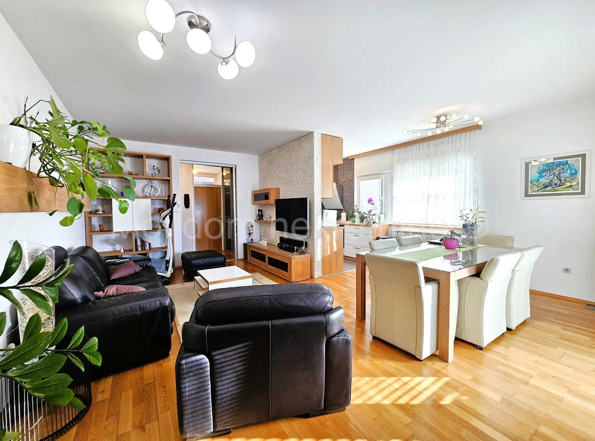novi jelkovec, predivan 4 soban s loggiom, garaža s 2pm, nkp 95.17m2 - slika 2