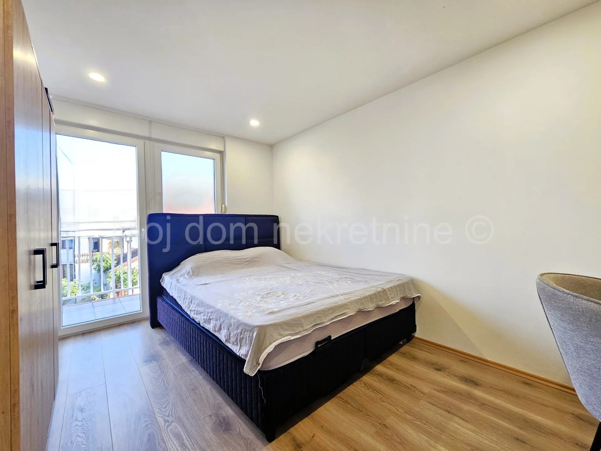 velika gorica, 5 soban stan s balkonom, terasom i vrtom, nkp 89.68m2 - slika 7