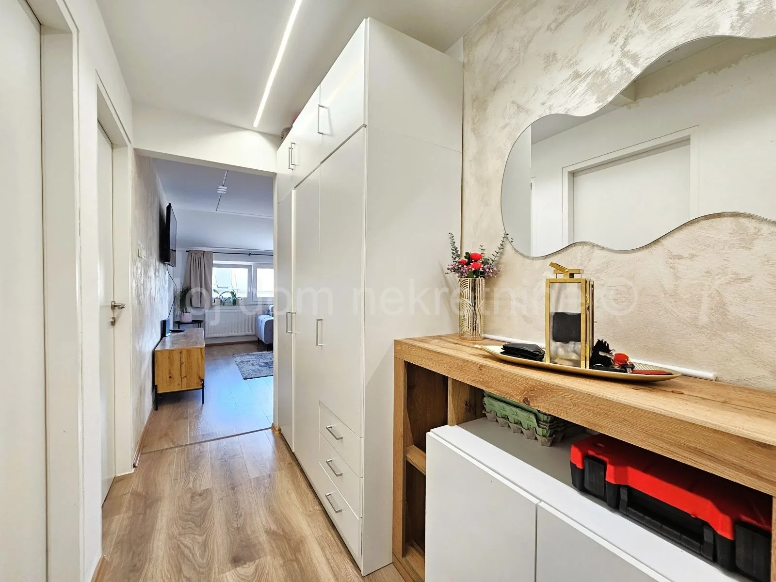 velika gorica, 5 soban stan s balkonom, terasom i vrtom, nkp 89.68m2 - slika 16