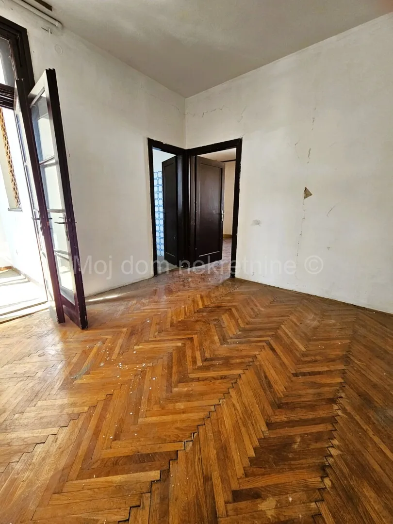 centar, blizina kvatrića, 2,5soban stan s loggiom i balkonom, 69,67m2 - slika 4
