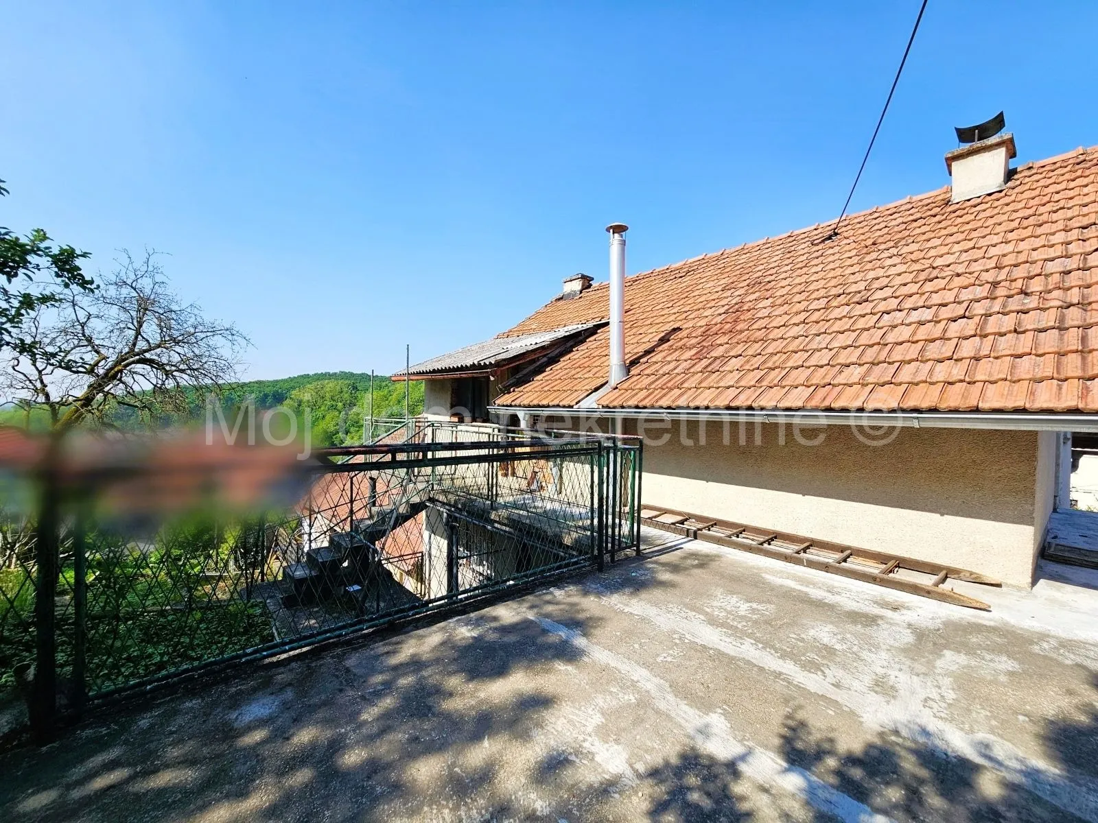 kustošija, kuća s pomoćnim objektom, garažom i okućnicom - slika 17