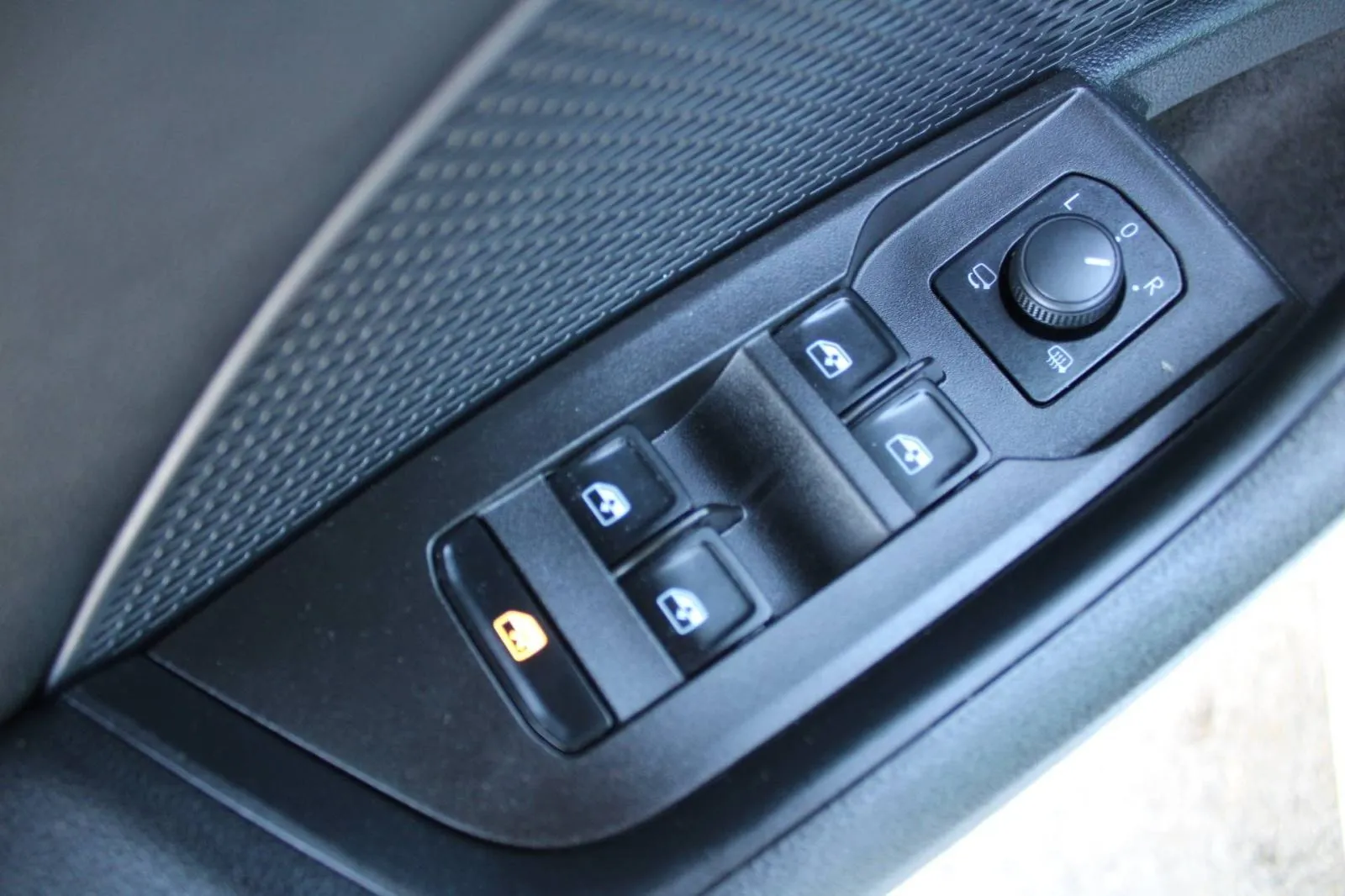 škoda octavia combi 2.0 tdi dsg *led, navigacija* - slika 15