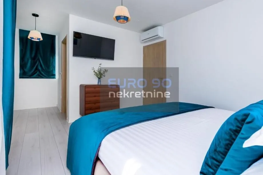 murvica-nova moderna i potpuno namještena vila s bazenom,mir,komfor !! - slika 27