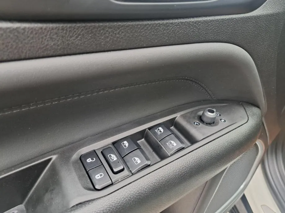 jeep compass 1.5 e-hybrid 130 ks summit - slika 15