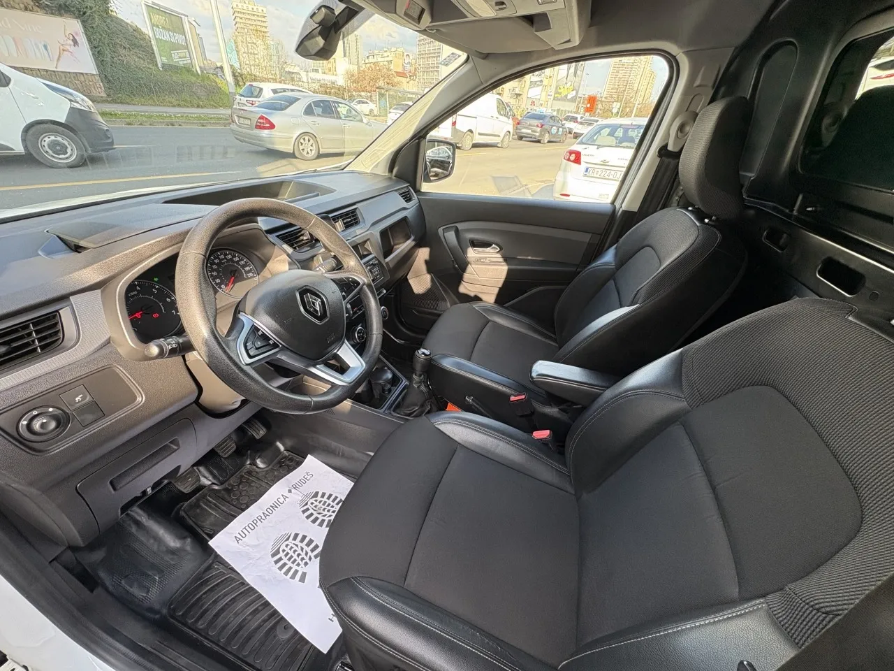 renault express furgon 1,5 blue dci 75 - slika 16