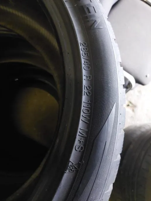 gume zimske vredestein 285/40/22 4 kom i ljetne continental 8 komada - slika 8