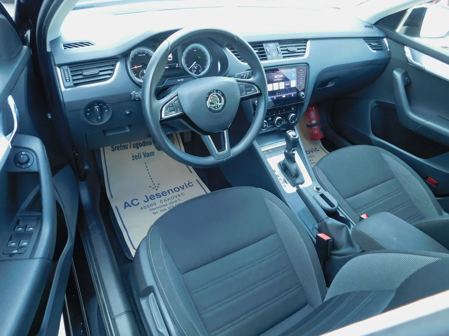 07682 škoda octavia combi ambition 1.6 tdi dsg - slika 9
