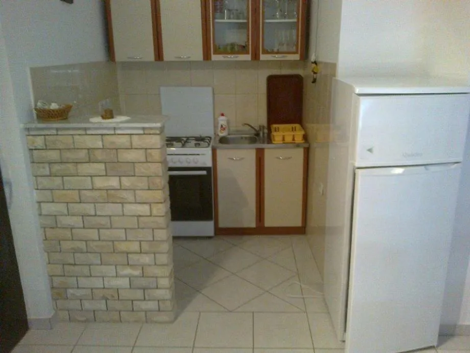 vir, kuća s 4 apartmana(312m2), 250m od mora, južna strana!!! - slika 9