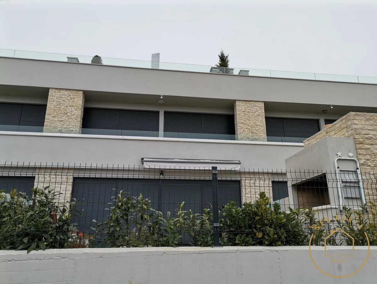 Moderno opremljena kuća u nizu, Novigrad