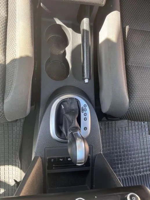 vw touran 1,6 tdi - slika 15