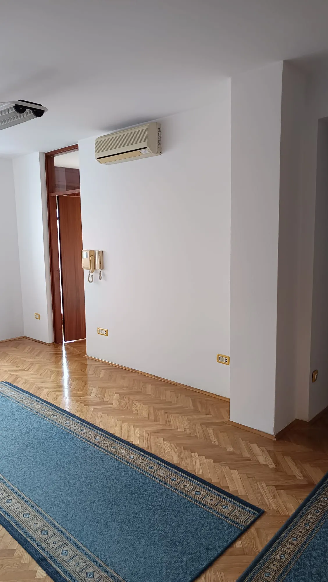 trnje-vrbik; iznajmljuje se poslovni prostor u zgradi na 2. katu - slika 20