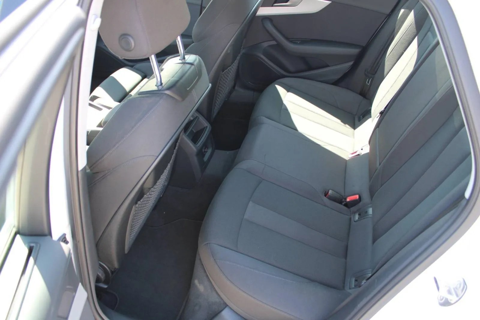 audi a4 avant 35 tdi s-tronic s-line *navigacija, led* - slika 10