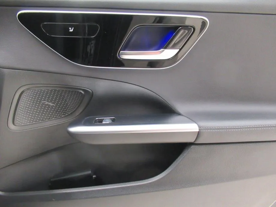 mercedes-benz c-klasa 220 d avantgarde advanced plus - slika 12