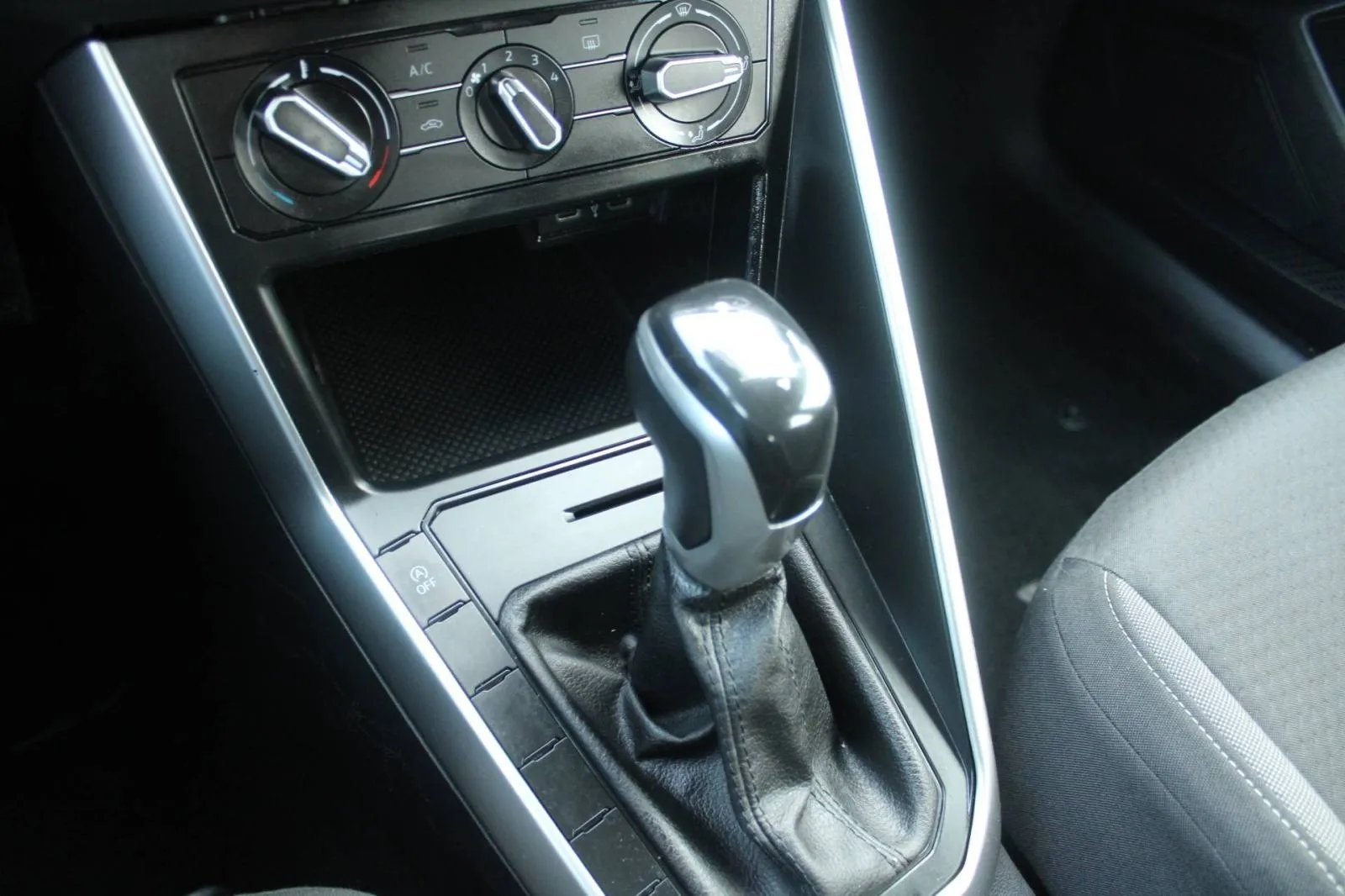 vw taigo 1.0 tsi dsg - slika 16