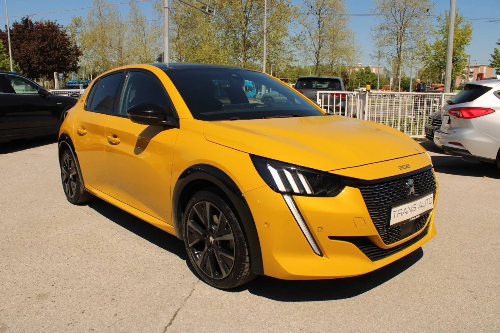 peugeot 208 1.2 130ks gt line automatik *panorama,led,kamera* - slika 3