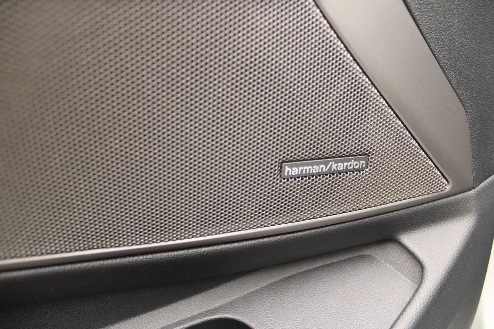 bmw serija 3 320d xdrive automatik *led, navigacija, harman kardon* - slika 21