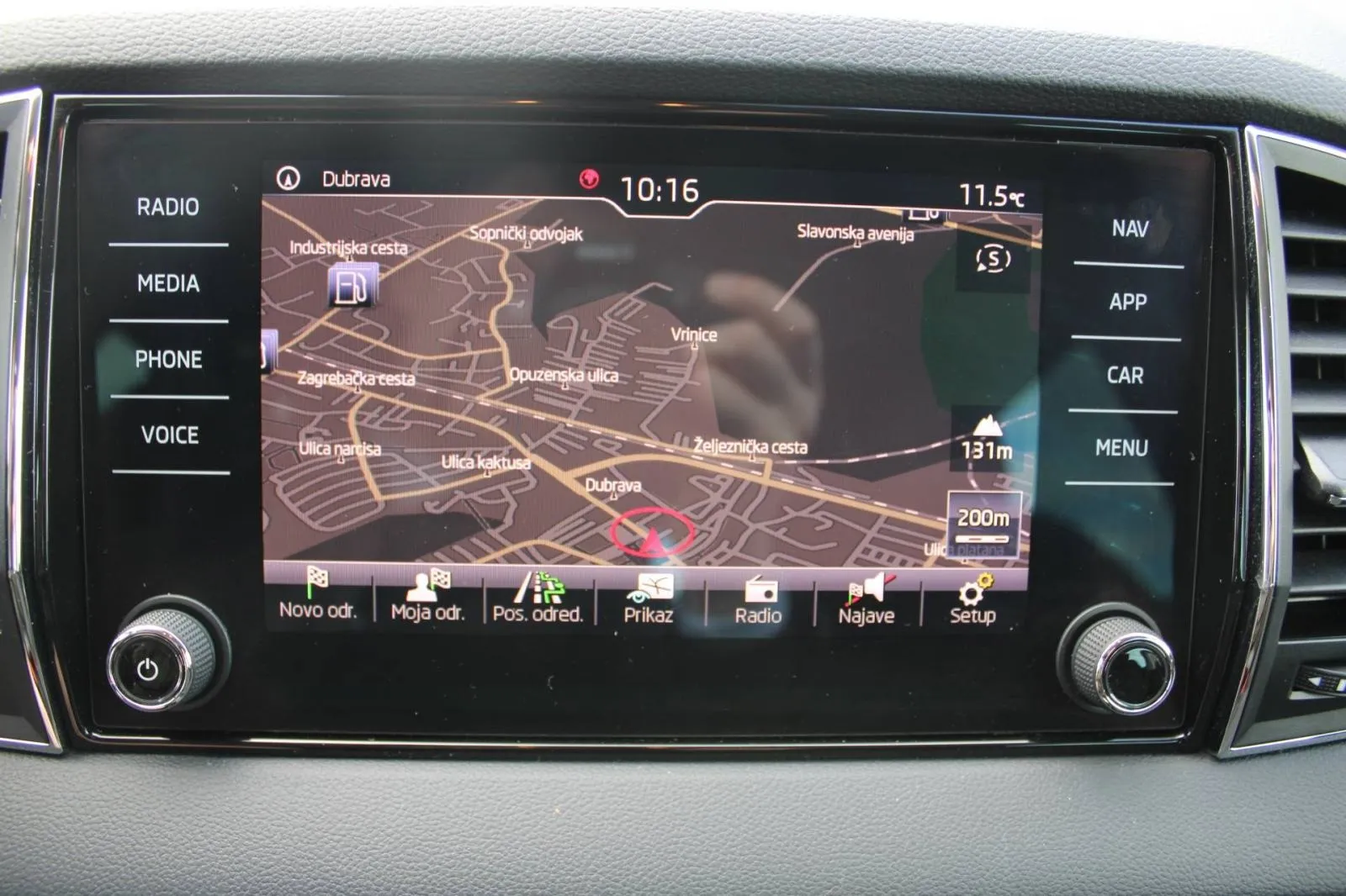 škoda karoq 1.6 tdi dsg *led, navigacija, kamera* - slika 12