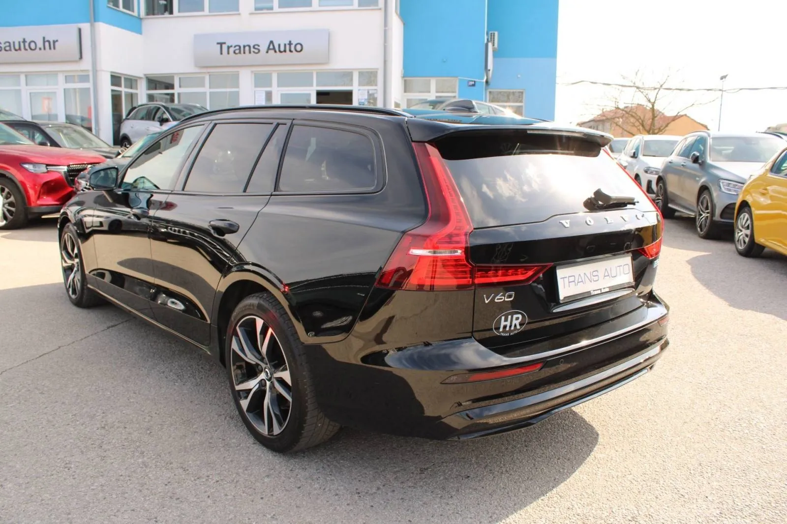 volvo v60 b3 automatik dark plus *led, navigacija, kamera* - slika 7
