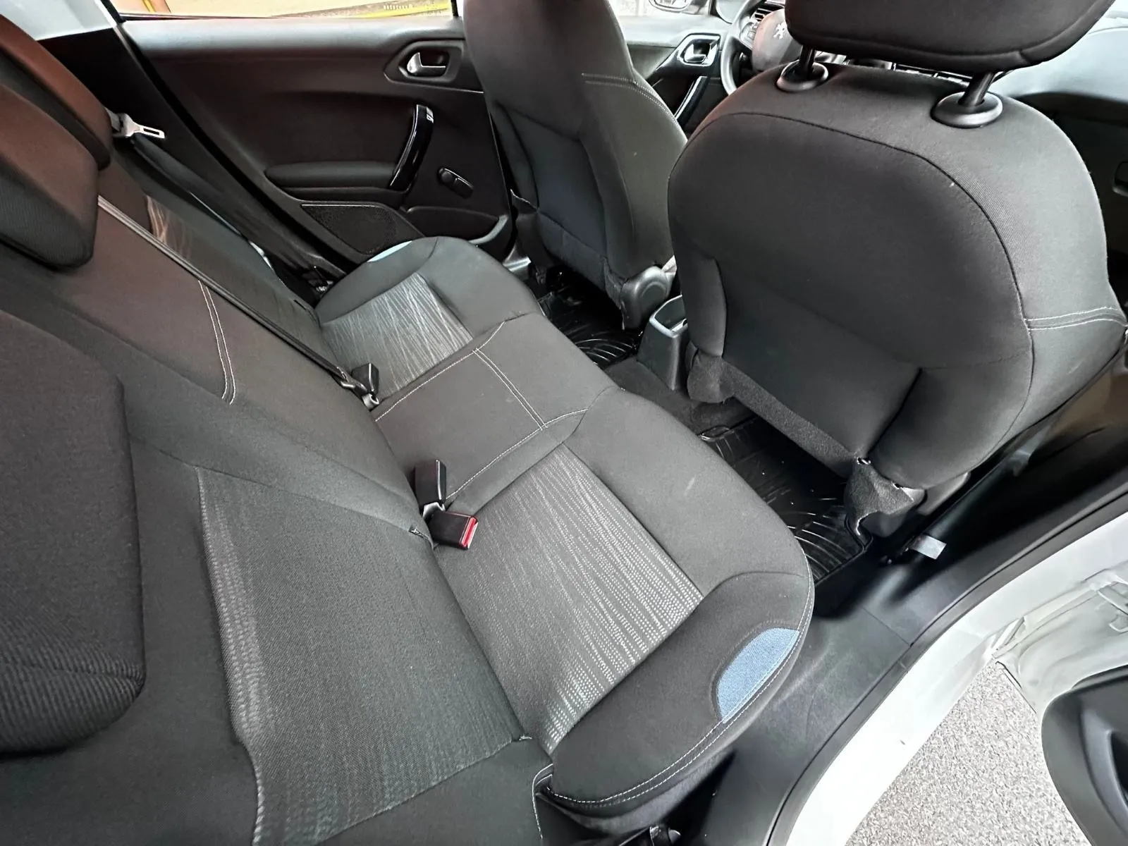 peugeot 208 1,2 puretech •2019.g.•navi•leasing 6 godina• - slika 5