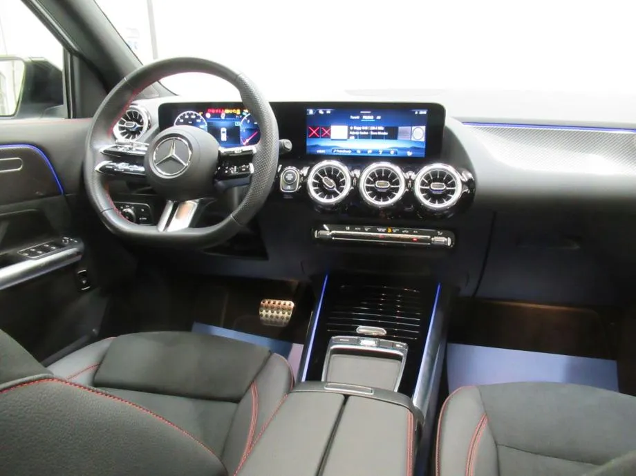 mercedes-benz gla 200 d amg line/night/pano/multibeam led/keyless - slika 13