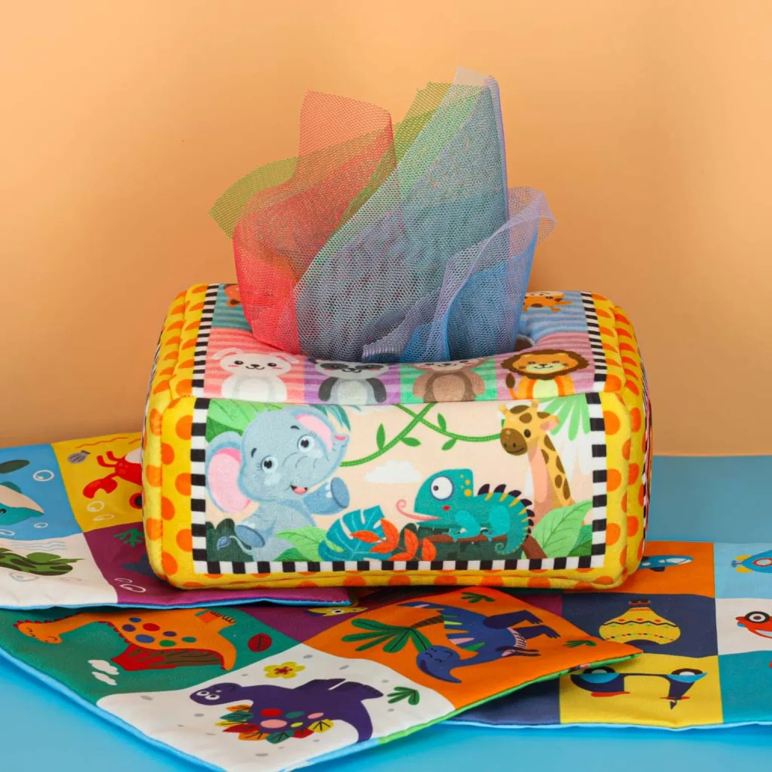montessori senzorička kutija s šarenim maramicama i životinjama - slika 3