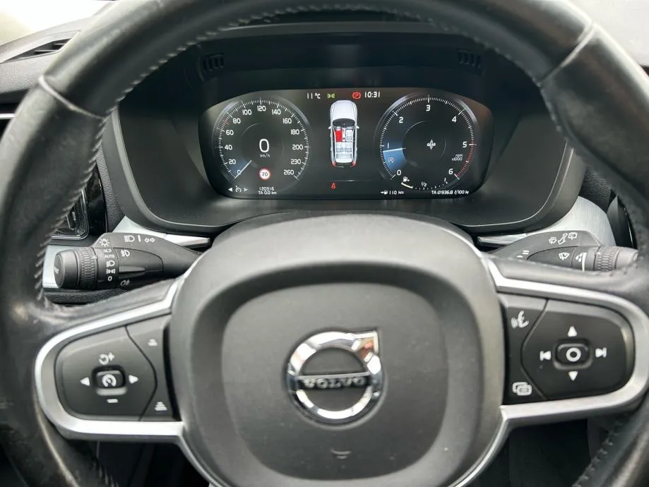 volvo xc60 2.0 d3 2018.,servisna, navi, kamera, park senz, alu 18.... - slika 15