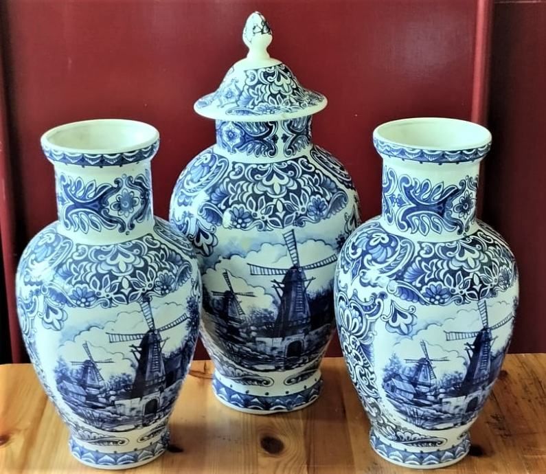 vintage delft keramička urna sa setom vaza - slika 4