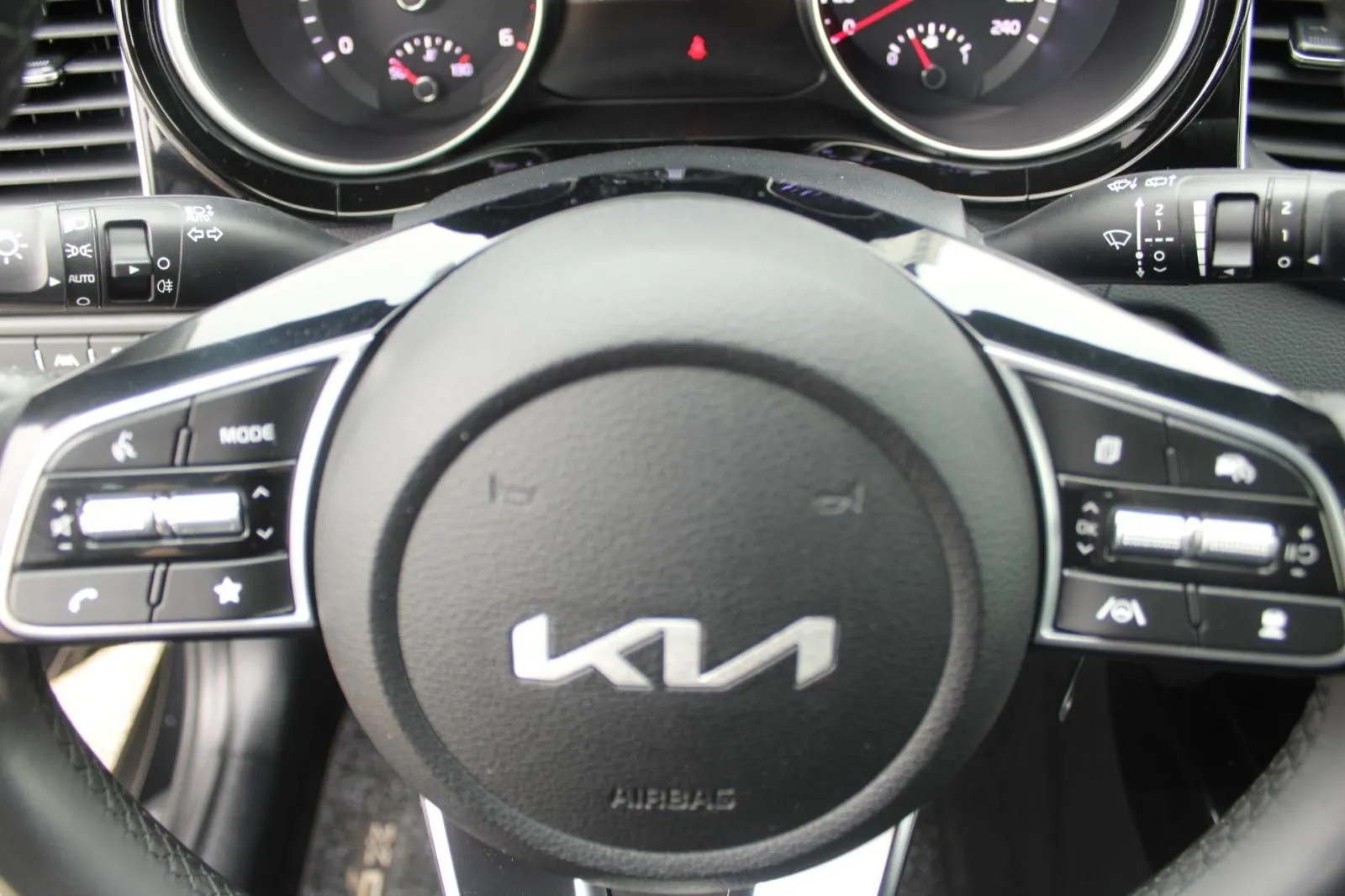 kia xceed 1.6 crdi automatik *led, navigacija, kamera* - slika 16