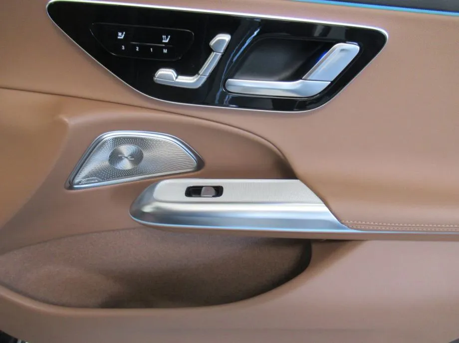 mercedes-benz e-klasa 300 t de 4matic exclusive premium - slika 10