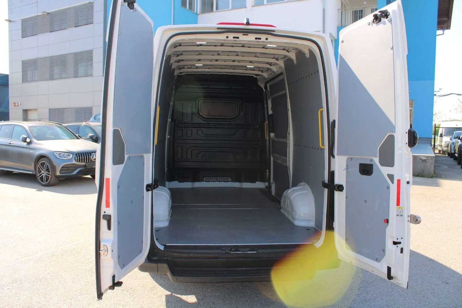 vw crafter 2.0 tdi l3h3 140ks *kamera*, 2024 god. - slika 7