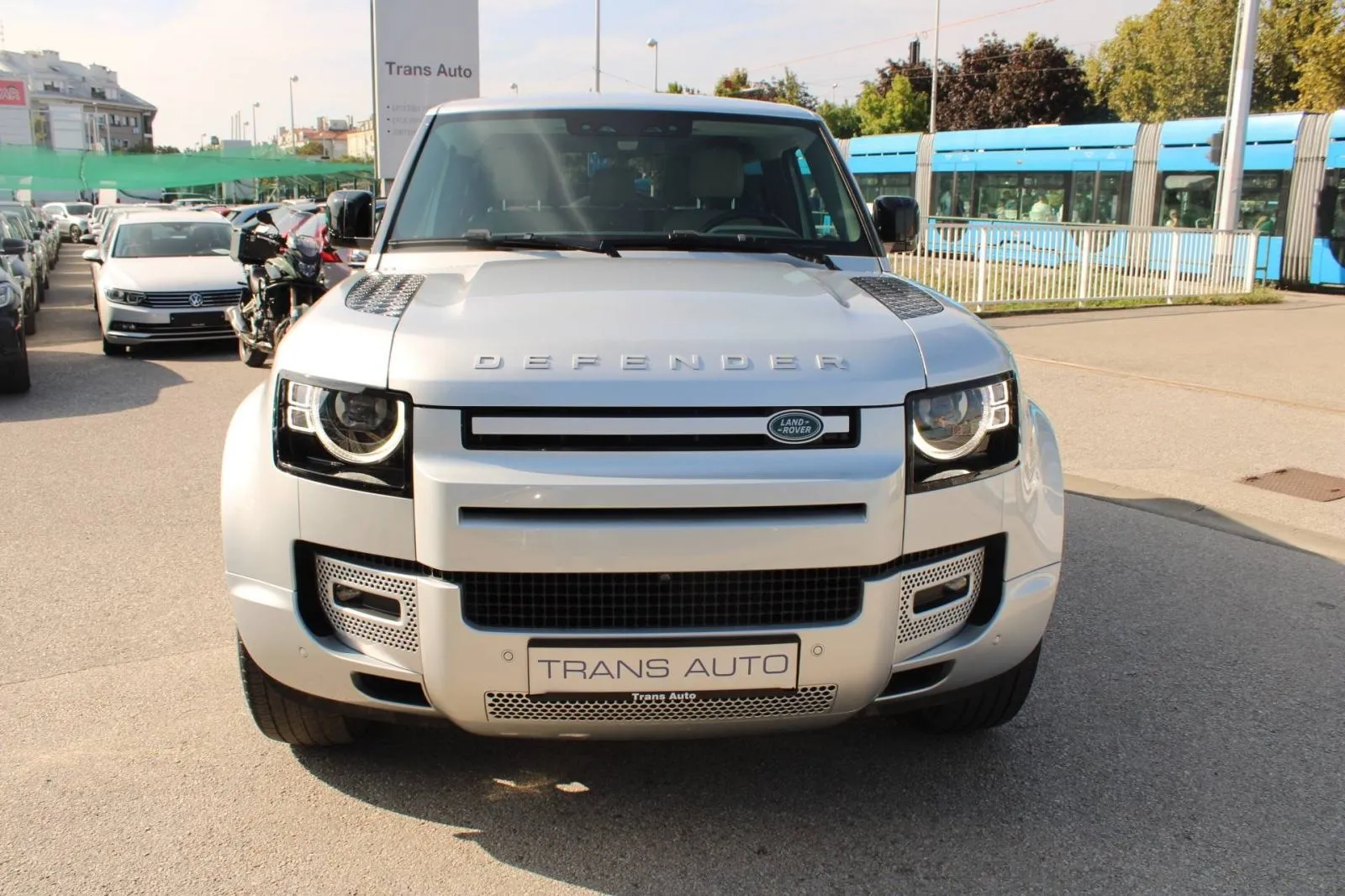 land rover defender 3.0 d6 250 90xs edition awd *panorama,navigacija* - slika 2