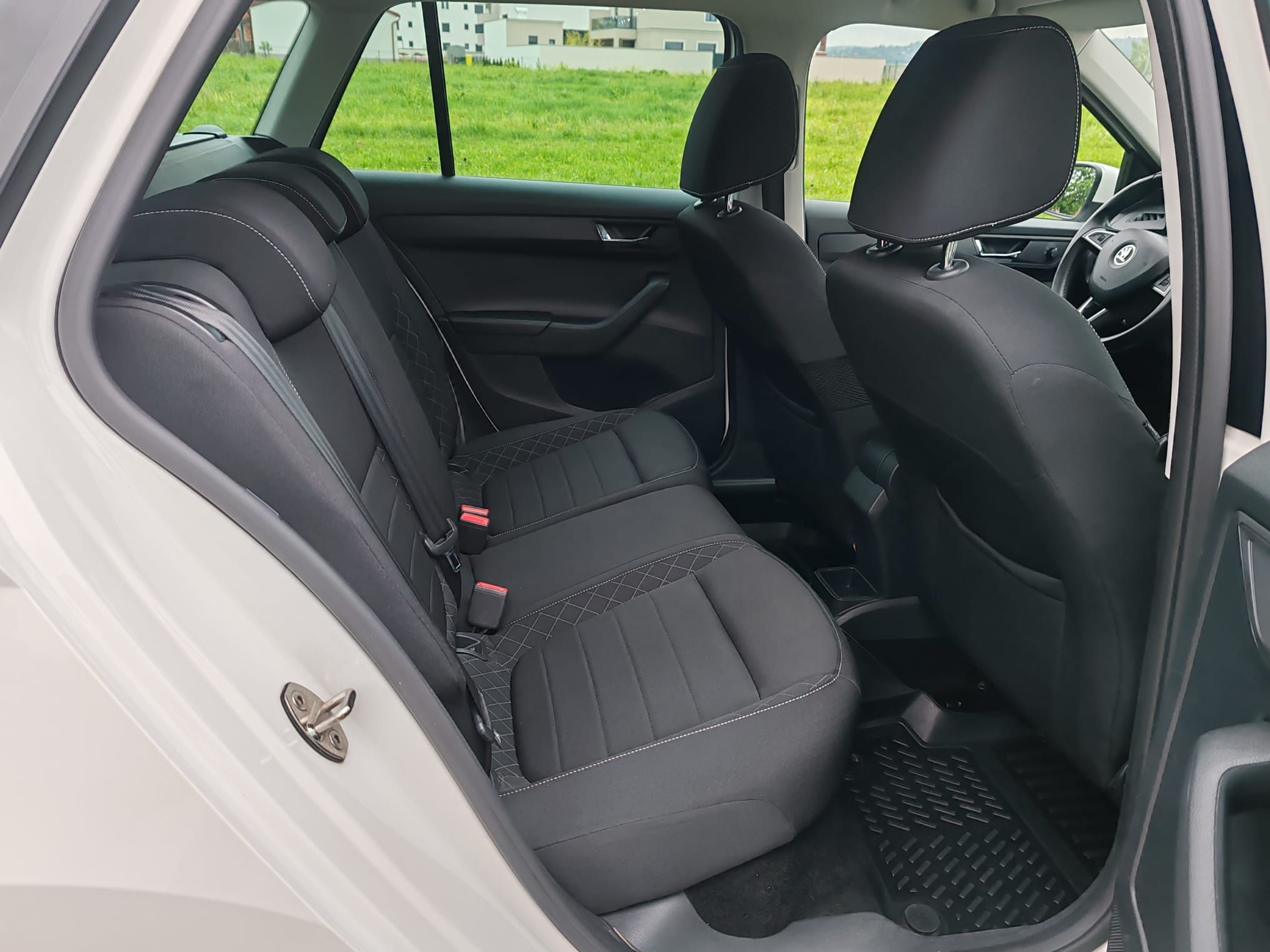 škoda fabia combi 1,4 tdi , 2015 g. 179000 - slika 9