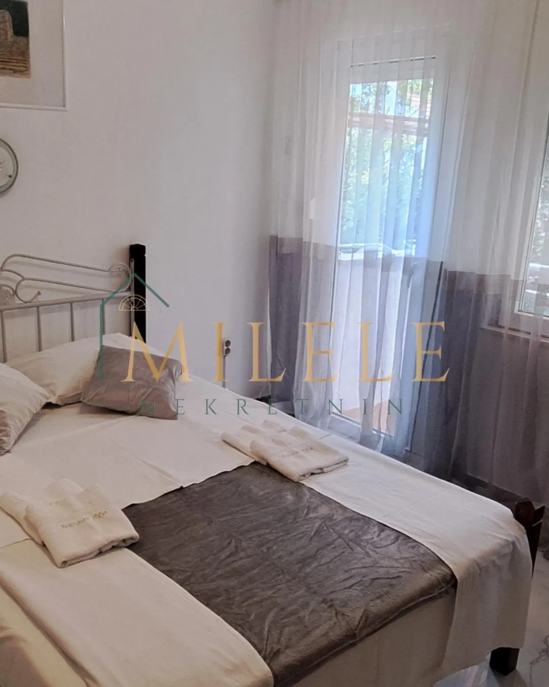 kuća sa 3 apartmana rogoznica - slika 11
