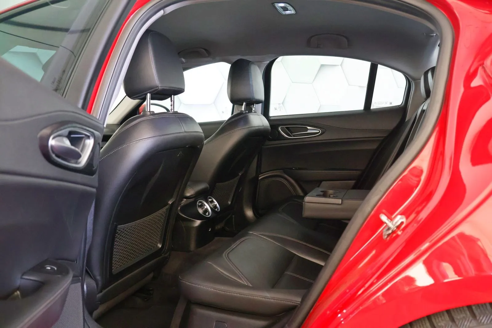 alfa romeo giulia 2.2jtdm at8 super led+biksenon navi radar - slika 11